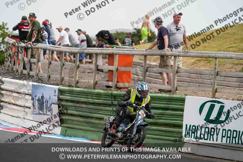 Vintage motorcycle club;eventdigitalimages;mallory park;mallory park trackday photographs;no limits trackdays;peter wileman photography;trackday digital images;trackday photos;vmcc festival 1000 bikes photographs